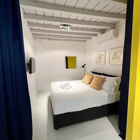 New Ground Floor And Patio Apartmán *