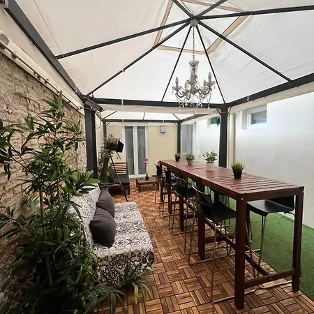 New Ground Floor And Patio Apartmán