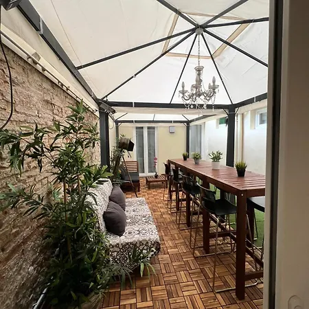 New Ground Floor And Patio Apartmán Florencie