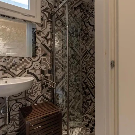 New Ground Floor And Patio * Florencie